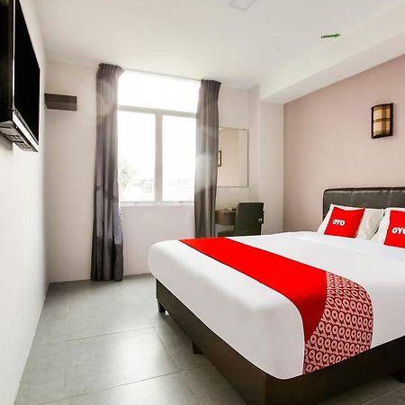 Oyo 89631 988 Hotel 新山 外观 照片